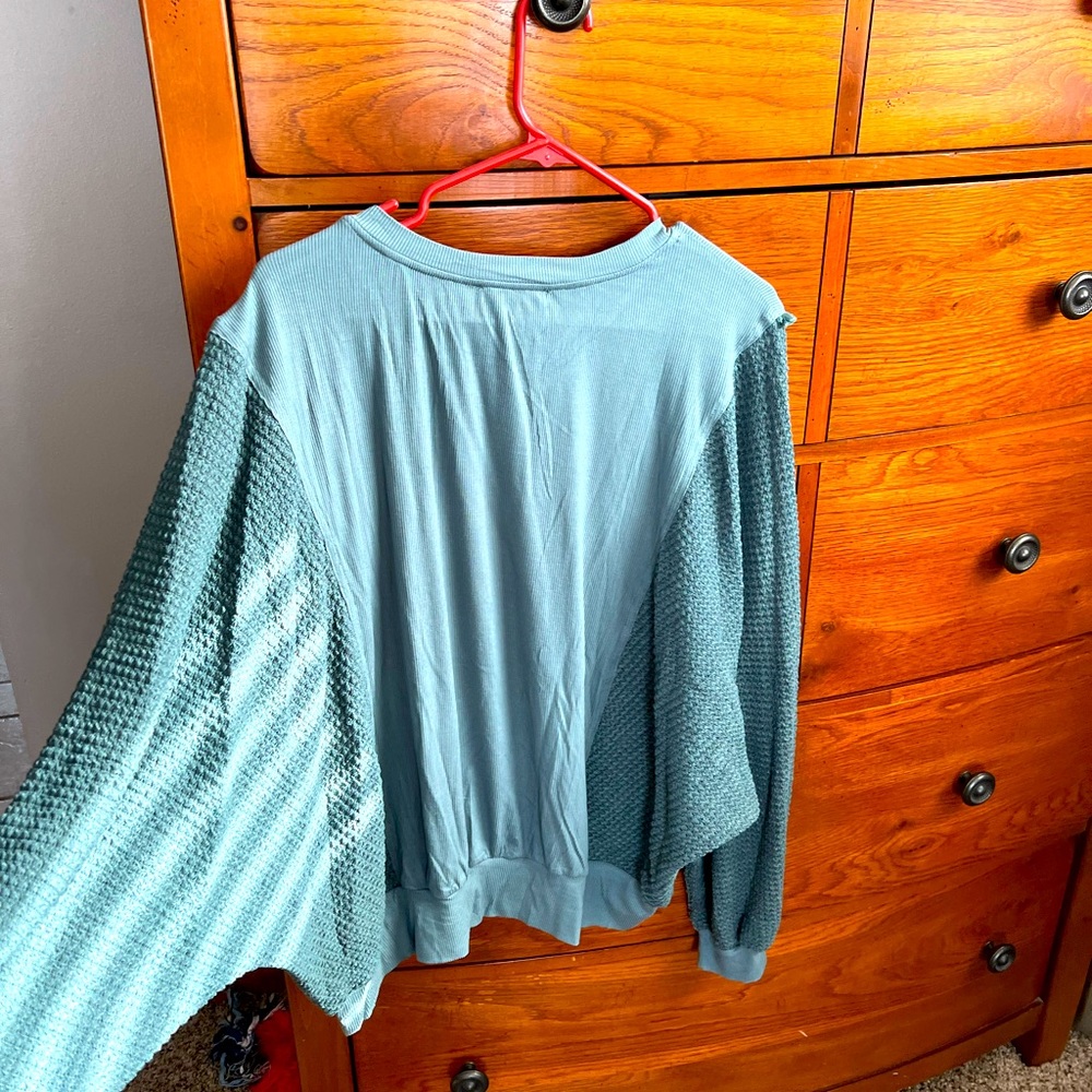 Listicle top, never worn, size L.  Beautiful teal color with balloon sleeve